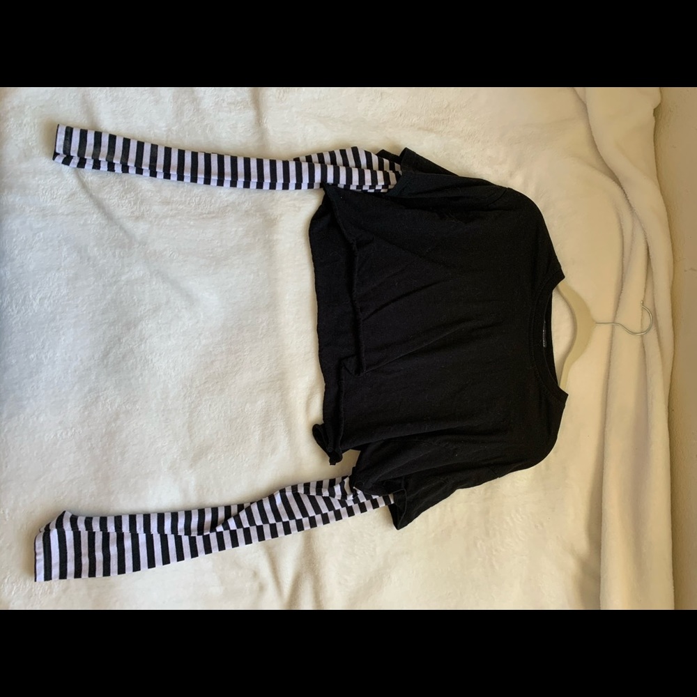 Brandy Melville cropped long sleeve tee